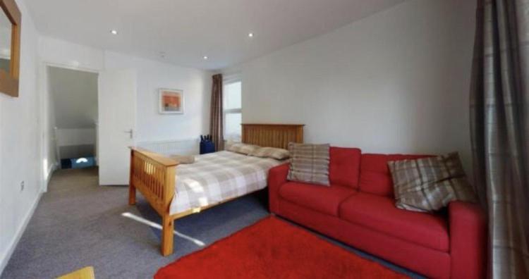 Myrtle 10 Bedrooms Sleeps 28, 2 Min To Holiday home Weymouth